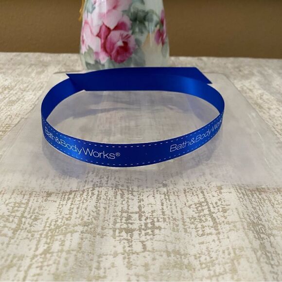 Lot of 4 NWT! Bath & Body Beach Theme Products: 1 Candle, 1 Soap & 2 Lotions - Picture 12 of 12